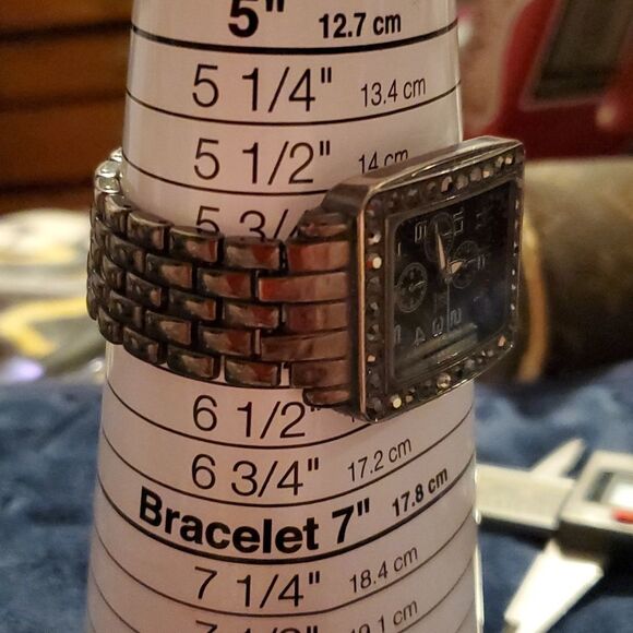 NY & C New York & Company Analog Wristwatch Gunmetal Band‎ & Case Crystals - Picture 5 of 6